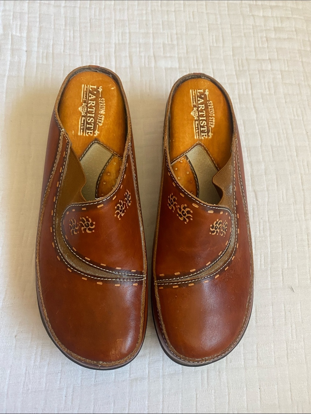 L'ATISTE Women's Brown Leather Slip-On Loafers